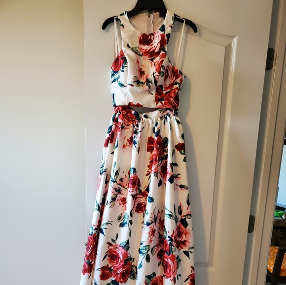 Formal 2pc gown - Picture 3 of 3